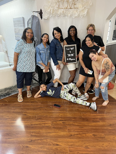 Bridal Shop «Regiss Bridal & Prom - Louisville», reviews and photos, 4216 Outer Loop, Louisville, KY 40219, USA