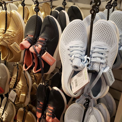 Shoe Store «Crocs», reviews and photos, 607 Bluebird Ct, Central Valley, NY 10917, USA