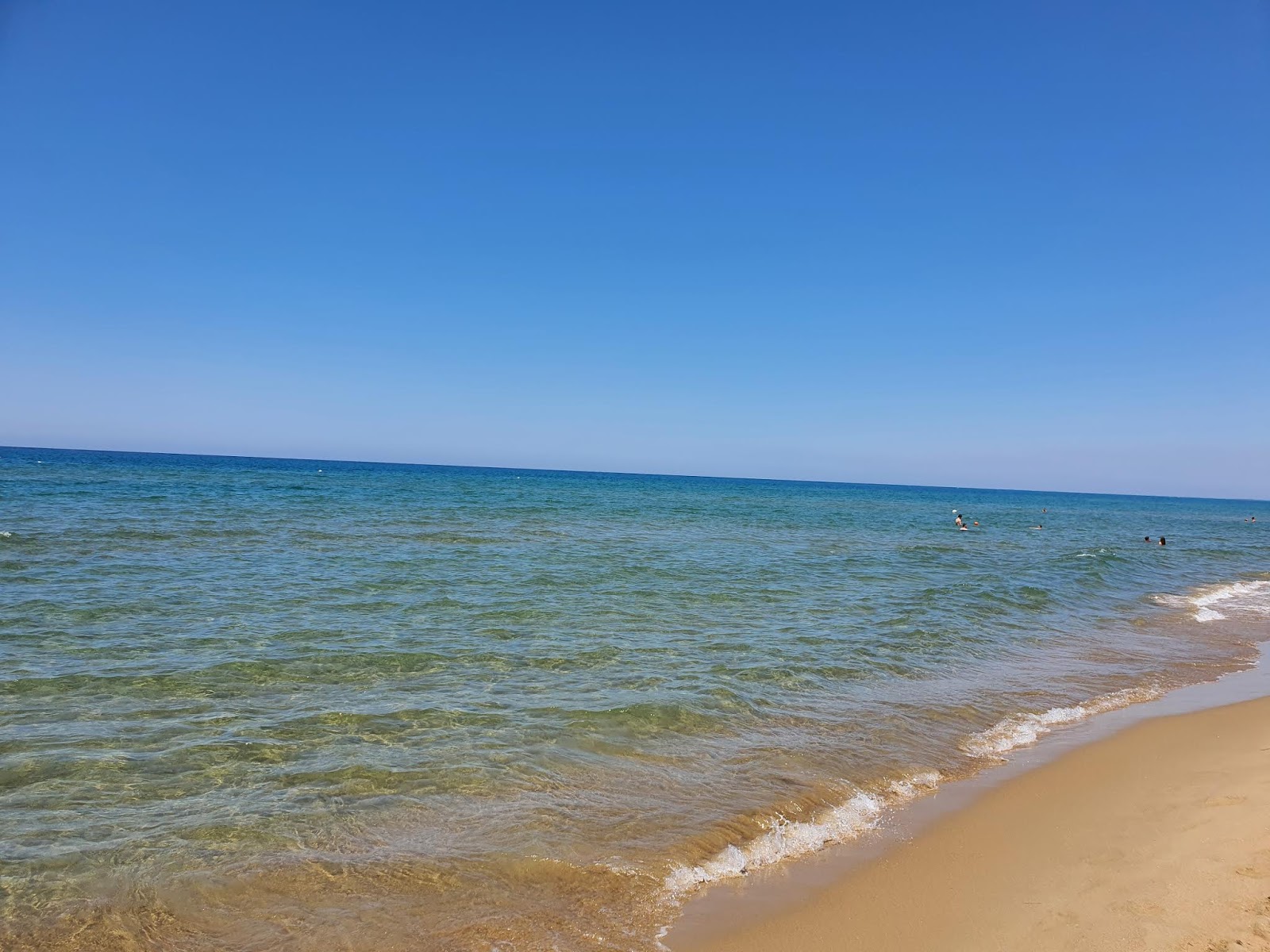 Foto af Spiaggia di Sabaudia med lang lige kyst