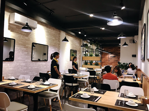 Festina Lente Nhà Hàng Á Âu Hiện Đại