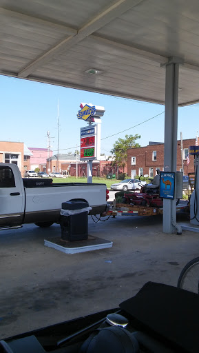 Gas Station «Sunoco Gas Station», reviews and photos, 35 W Columbus St, Mt Sterling, OH 43143, USA