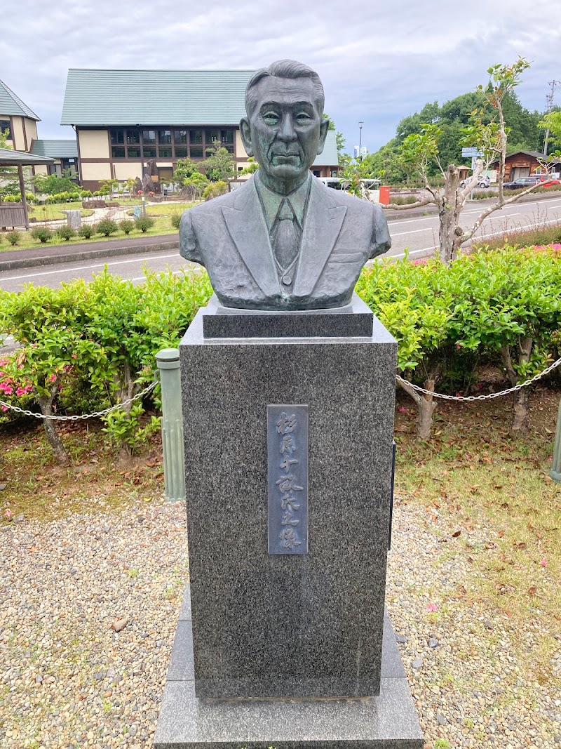杉原千畝像（Chiune Sugihara Statue）