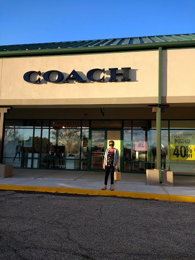 Outlet Mall «The Outlet Shoppes At Fremont», reviews and photos, 6245 N Old 27, Fremont, IN 46737, USA