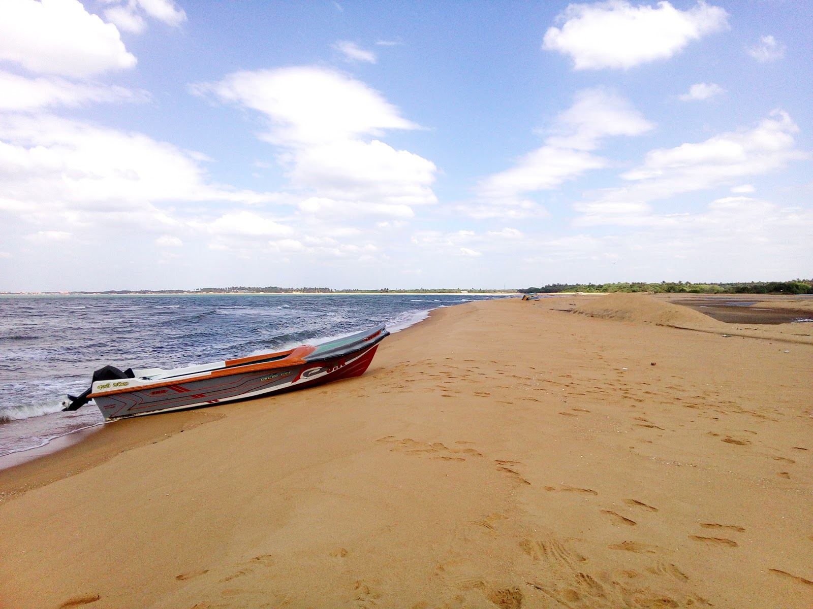 Foto de Chilaw Sand Spits Beach com areia bege superfície