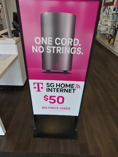 Cell Phone Store «T-Mobile», reviews and photos, 1920 Crest View Dr, Hudson, WI 54016, USA