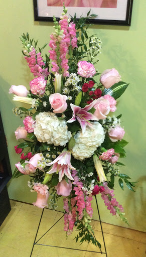 Florist «Back to the Fuchsia - A Flower Shop», reviews and photos, 439 Butler St, Saugatuck, MI 49453, USA