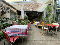 Atmosphère du Café La Ferronnerie Café Brocante à Tournus - n°6