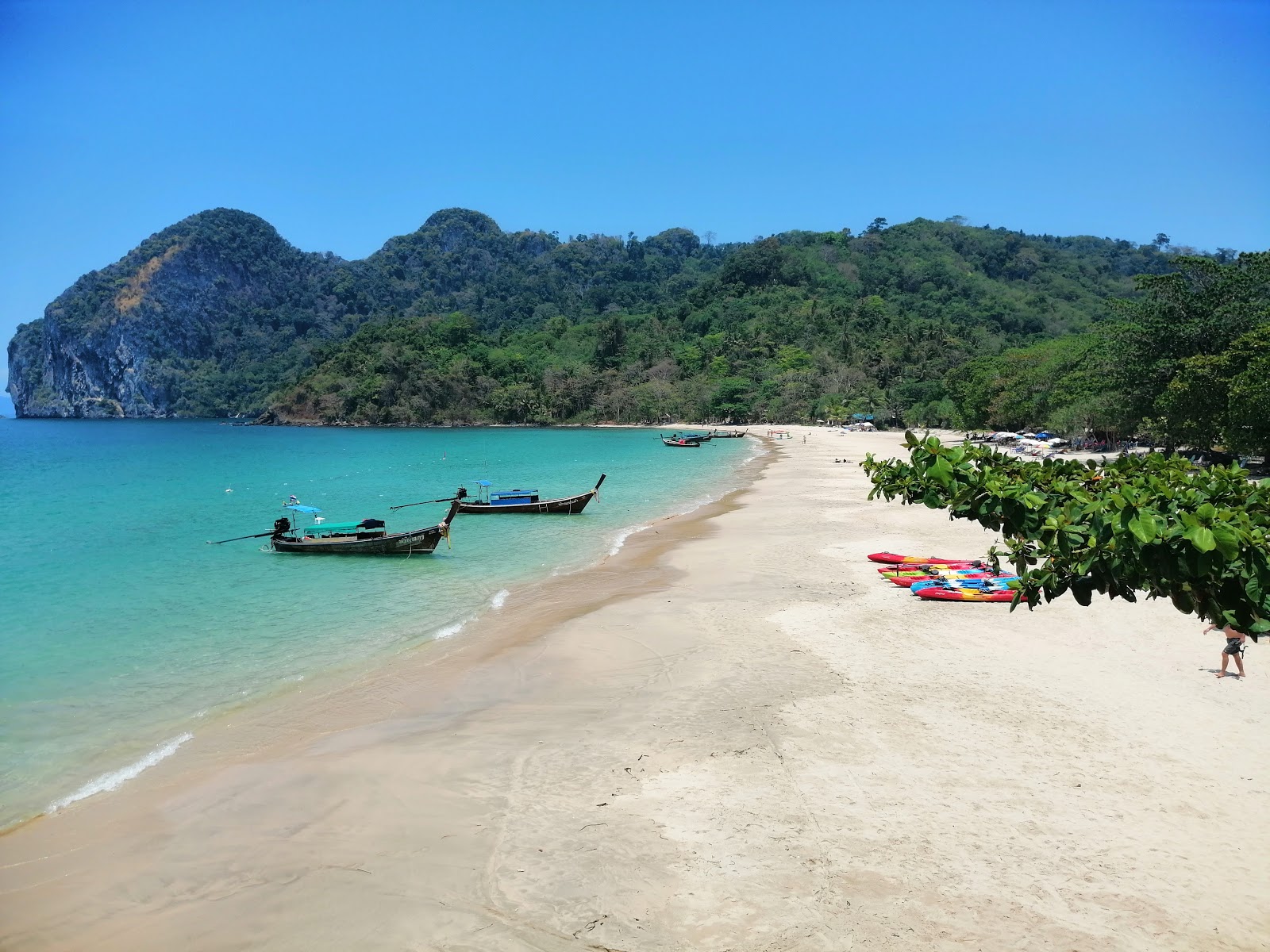 Garnet Beach的照片 带有米色沙子表面