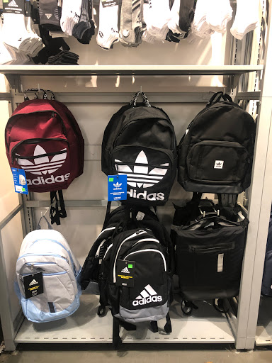 Shopping Mall «Johnson Creek Premium Outlets», reviews and photos, 575 Linmar Ln, Johnson Creek, WI 53038, USA