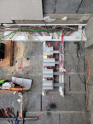 AMPERELEC - Electricien spécialiste Eclairage Domotique dépannage 7/7j et local industriel en Savoie à Saint-Pierre-d'Albigny