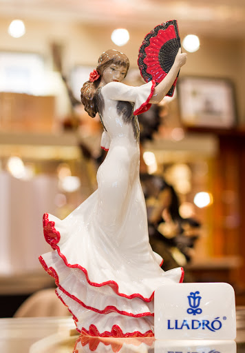 Gift Shop «First Capitol Trading Collectibles and Gifts», reviews and photos, 207 S Main St, St Charles, MO 63301, USA