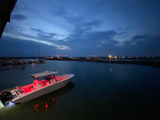 Bar & Grill «Paradise Key Dockside Bar & Grill», reviews and photos, 165 Cove Harbor N, Rockport, TX 78382, USA