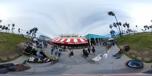 Book Store «Small World Books», reviews and photos, 1407 Ocean Front Walk, Venice, CA 90291, USA