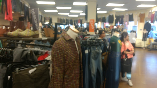 Used Clothing Store «Crossroads Trading Co», reviews and photos, 5901 College Ave, Oakland, CA 94618, USA