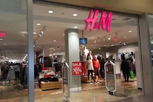 H&M image