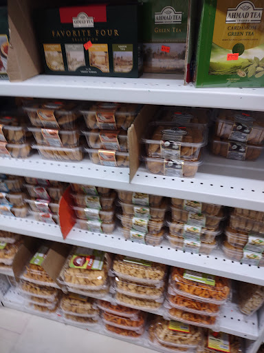 Shopping Mall «Orange Promenade Shopping Ctr», reviews and photos, 80 Boston Post Rd, Orange, CT 06477, USA