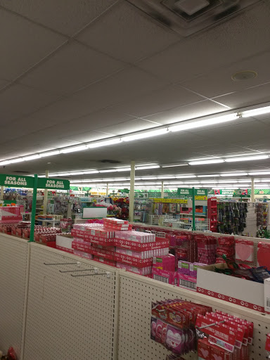 Dollar Store «Dollar Tree», reviews and photos, 1014 Westport Rd, Kansas City, MO 64111, USA