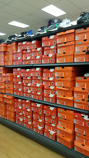 Sporting Goods Store «Big 5», reviews and photos, 3719 E Colorado Blvd, Pasadena, CA 91107, USA