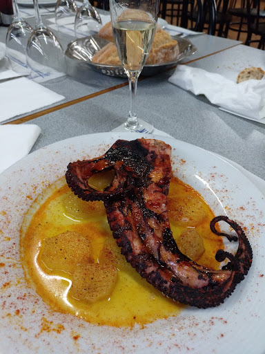The Society Restaurant en La Múnia