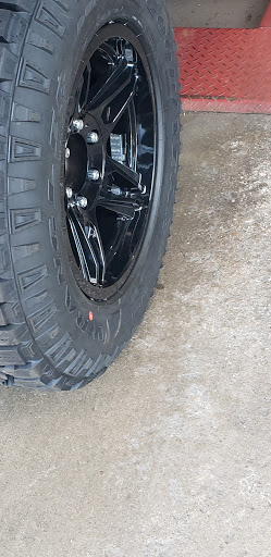 Tire Shop «Discount Tire Store - Center Line, MI», reviews and photos, 26805 Van Dyke, Center Line, MI 48015, USA