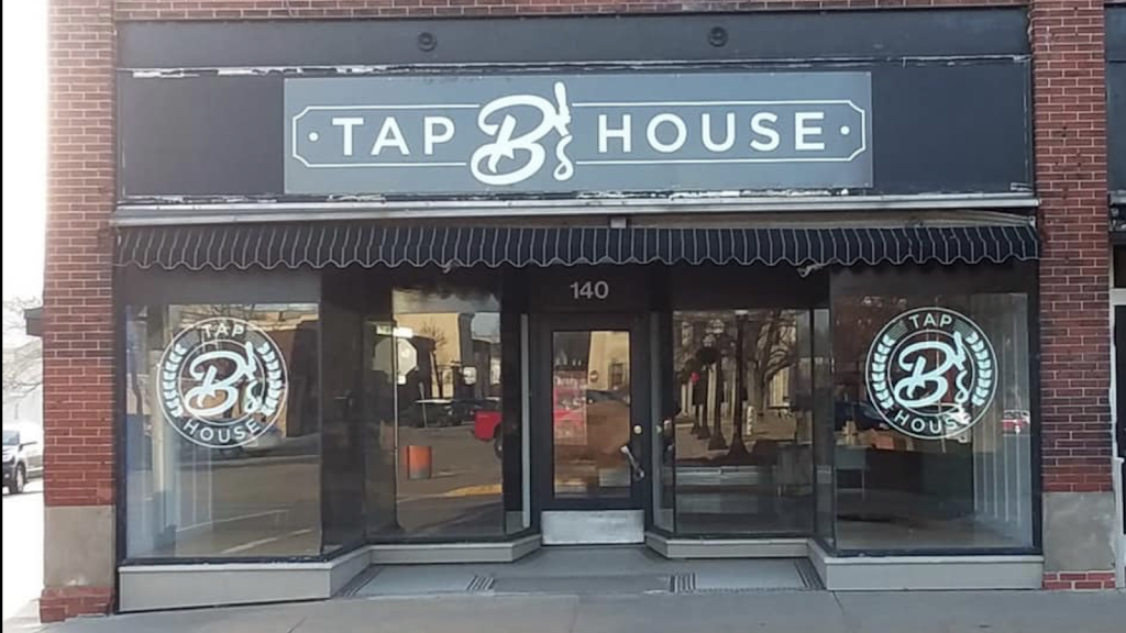 B’s Tap House 54494