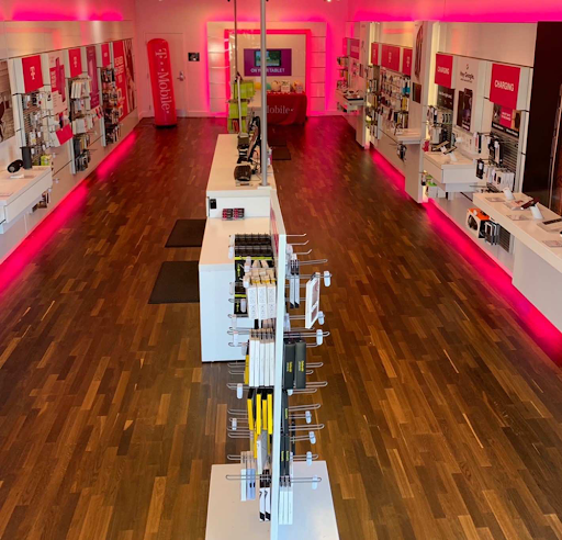 Cell Phone Store «T-Mobile», reviews and photos, 9284 W Northern Ave Suite 105, Glendale, AZ 85305, USA