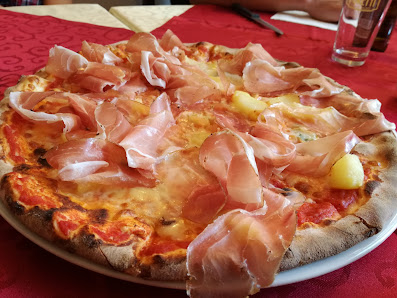 Bar Pizzeria 58 Via Montefiori, 33, 23825 Esino Lario LC, Italia