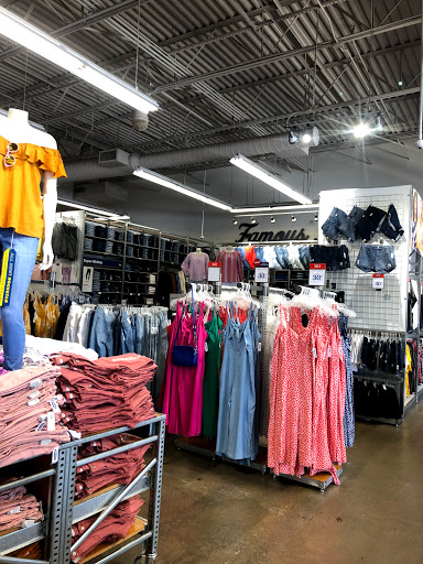 Clothing Store «Old Navy», reviews and photos, 1000 Tanger Dr #203, Locust Grove, GA 30248, USA