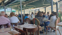Atmosphère du Restaurant La Terrasse Da Normandie à Arromanches-les-Bains - n°2