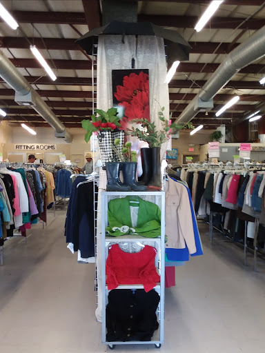 Thrift Store «Snowline Hospice Thrift Store Folsom», reviews and photos, 616 E Bidwell St, Folsom, CA 95630, USA