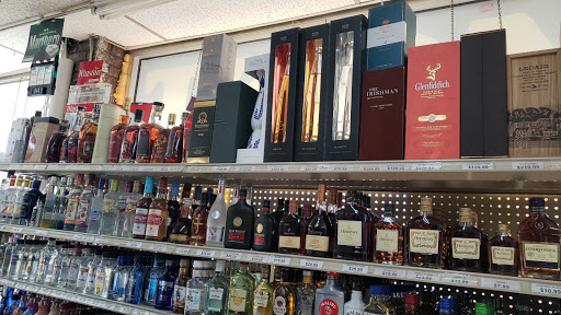 Liquor Store «Westmont Liquors», reviews and photos, 310 Ogden Ave, Westmont, IL 60559, USA