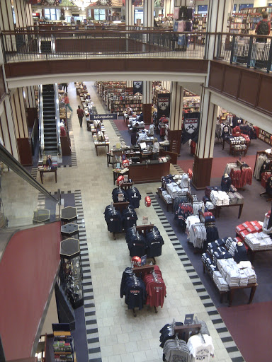 Book Store «University of Pennsylvania Bookstore», reviews and photos, 3601 Walnut St, Philadelphia, PA 19104, USA