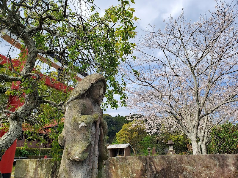 八幡神社の田の神