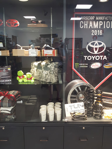 Toyota Dealer «Dick Hannah Toyota», reviews and photos, 2632 Coweeman Park Dr, Kelso, WA 98626, USA