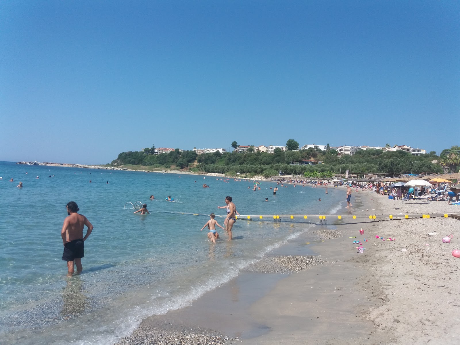 Photo of Kastrosykia beach amenities area