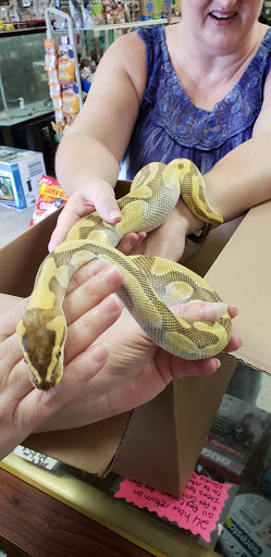 Pet Supply Store «Pet Den», reviews and photos, 1209 Nederland Ave, Nederland, TX 77627, USA