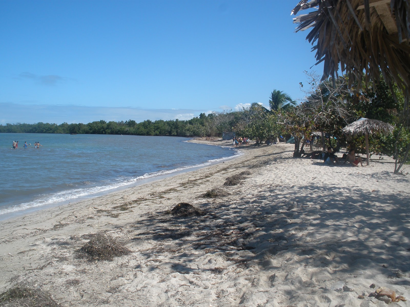 Foto de Playa de Media Luna con arena brillante superficie