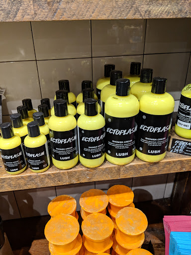 Cosmetics Store «LUSH», reviews and photos, 1961 Chain Bridge Rd, McLean, VA 22102, USA