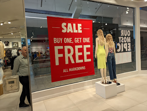 Clothing Store «Forever 21», reviews and photos, 1 Garden State Plaza Blvd, Paramus, NJ 07652, USA