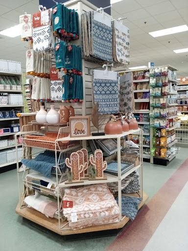 Home Goods Store «Christmas Tree Shops», reviews and photos, 15 Backus Ave Suite 42, Danbury, CT 06810, USA