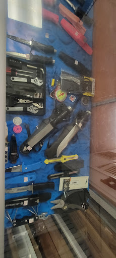 SCUBA Instructor «WOODS & WATER OUTDOOR SPORTS CENTER», reviews and photos, 124 Edwards Ave, Brandon, FL 33510, USA