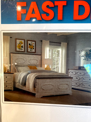 Furniture Store «Rooms To Go & Rooms To Go Kids Furniture Store - Montgomery», reviews and photos, 6810 Eastchase Pkwy Suite A, Montgomery, AL 36117, USA