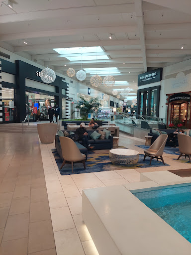 Apple Manhattan Village image