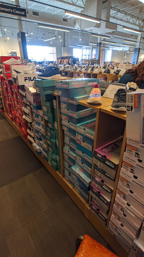 Shoe Store «DSW Designer Shoe Warehouse», reviews and photos, 11500 Burleigh St., Wauwatosa, WI 53222, USA