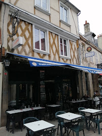 Atmosphère du Café et restaurant de grillades Restaurant le Guillotin à Bourges - n°3
