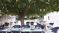 Atmosphère du Restaurant Le Vieux Clocher à Saint-Privat-de-Champclos - n°11