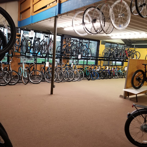 Bicycle Store «Crystal Lake Ski & Bike», reviews and photos, 905 Pyott Rd, Crystal Lake, IL 60014, USA