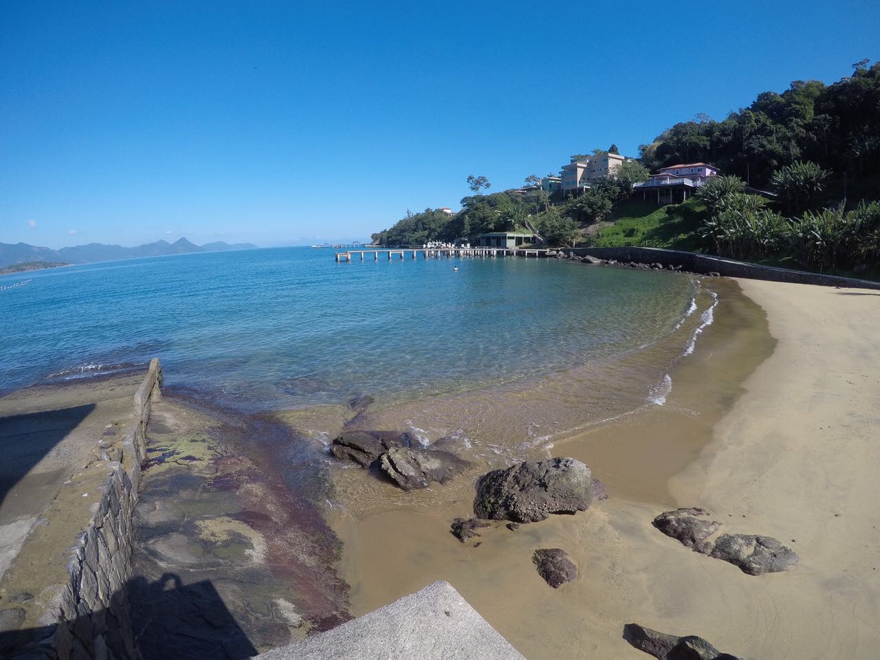 Foto von Espia Strand mit türkisfarbenes wasser Oberfläche