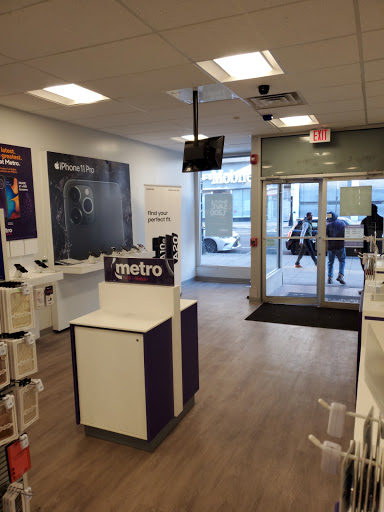 Cell Phone Store «MetroPCS Corporate Store», reviews and photos, 150 Market St, Newark, NJ 07102, USA