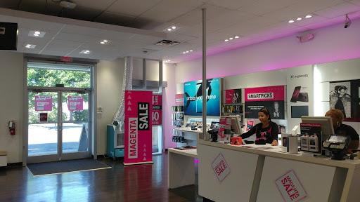 Cell Phone Store «T-Mobile», reviews and photos, 2067 W Mercury Blvd, Hampton, VA 23666, USA